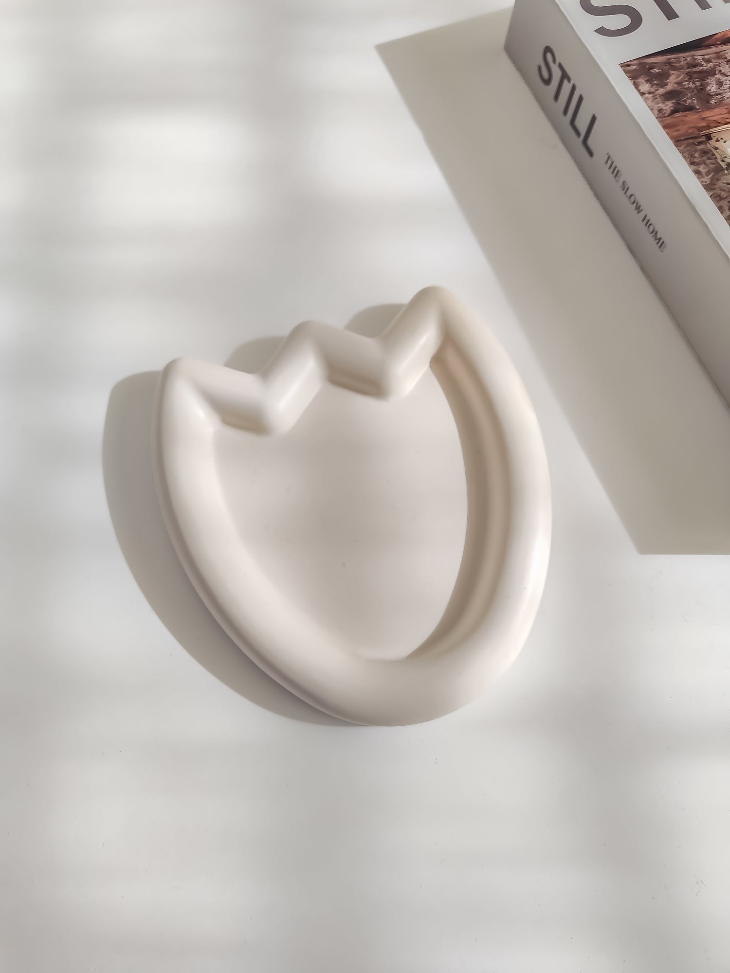 un plateau en forme de tulipe pour decorer sa chambre comme porte bijoux.