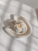 un plateau en forme de tulipe pour decorer sa chambre comme porte bougie. Support de rangement  biblot