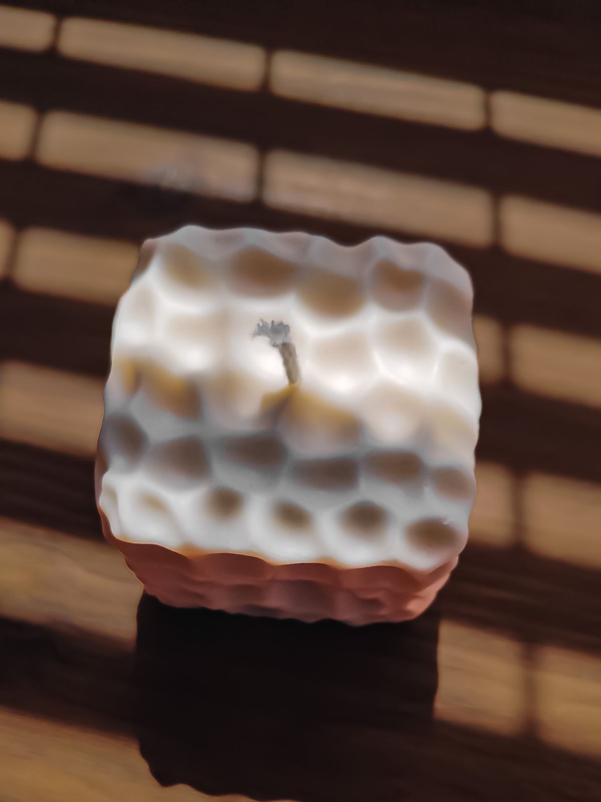 bougie bulle, Décoration de maison artisanale et fabriquée en France, bougies sculptées qui réchaufferont votre intérieur. Formes géométriques designs et créatives pour créer des moments doux et chaleureux.