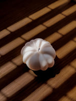 Bougie naturelle citrouile- deco d'automne sympa. Bougie decorative de maison artisanale. fabrication française dans la ville de Lyon. Cire végétale eco responsable et bio fabriqué à la main et parfumée.