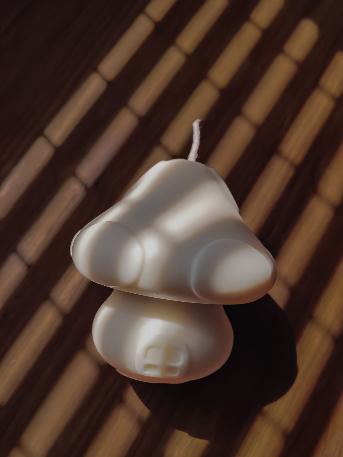 Bougie Décorative en forme champignon. Bougie naturelle en cire végétale. Décoration sculpturale pour une ambiance rustique, naturelle et cratif.