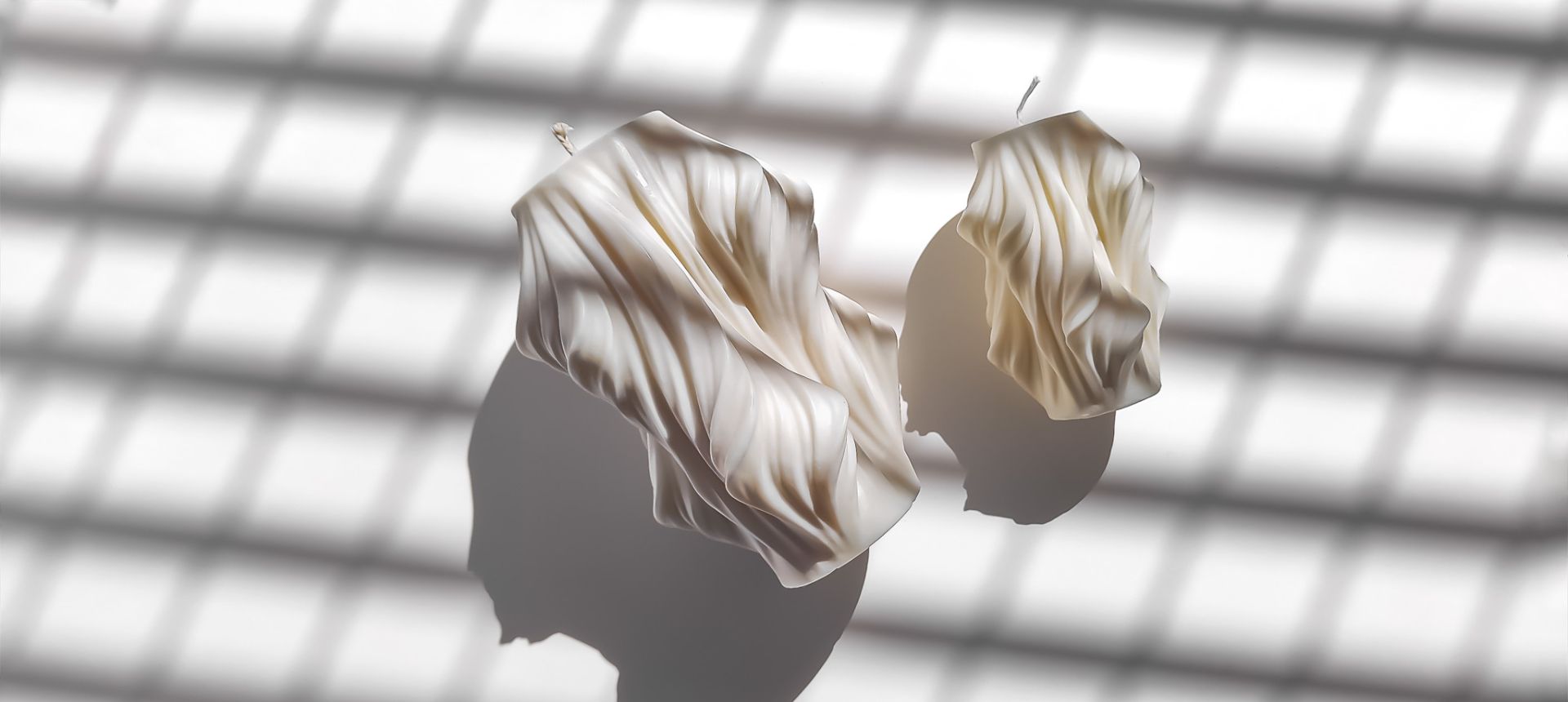 bougies artisanales naturelles et parfumées pour la décoration de maion. accessoires décoratifs de table pour créer des reception magic.