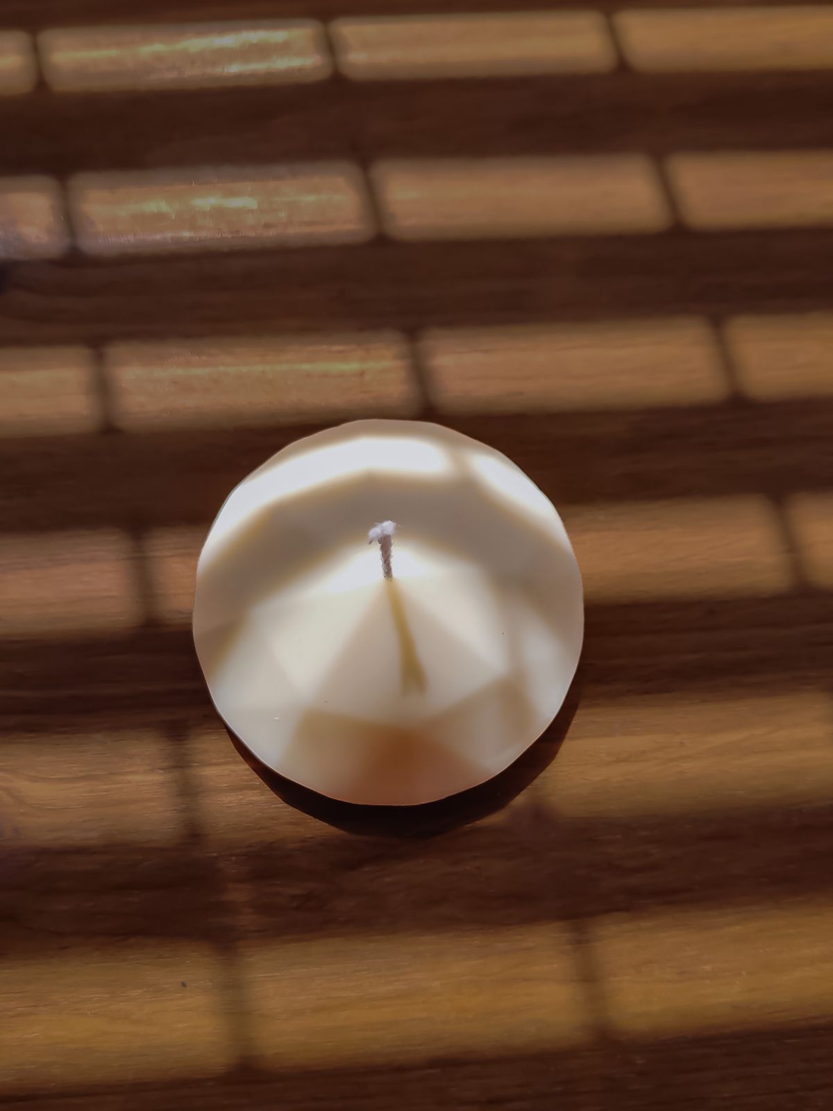 bougie decorative en forme de diamant. cadeau parfait a offrir.