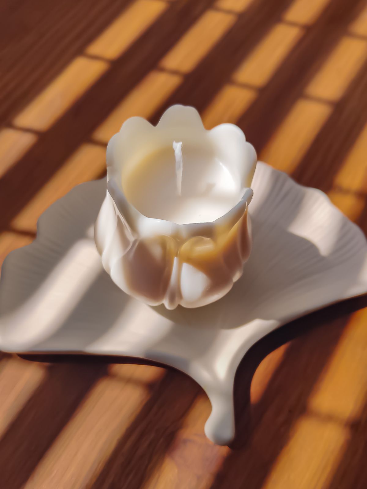 Bougie décorative en forme de fleur de tulipe. Made in France, Décoration printemps des beau jours. cadeau de mariage, anniversaire et d'entreprise.