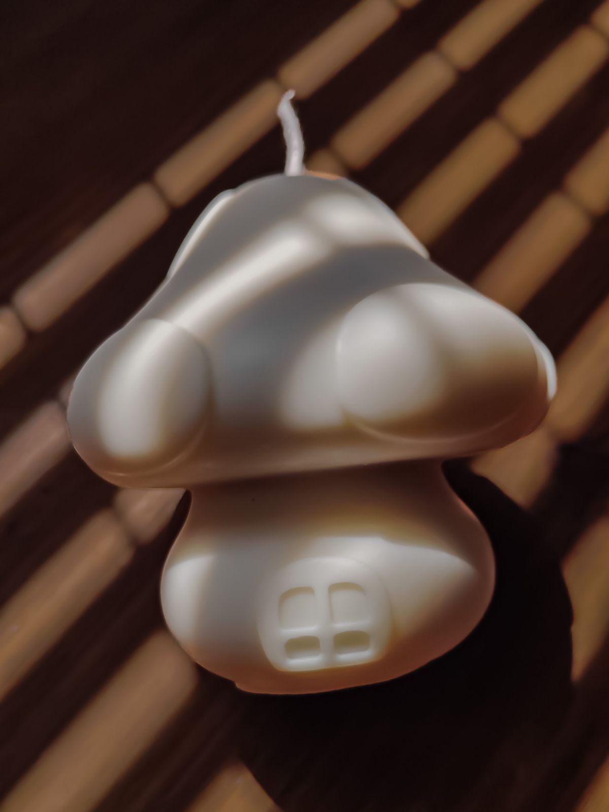 Bougie Décorative en forme champignon. Bougie naturelle en cire végétale. Décoration sculpturale pour une ambiance rustique, naturelle et cratif.