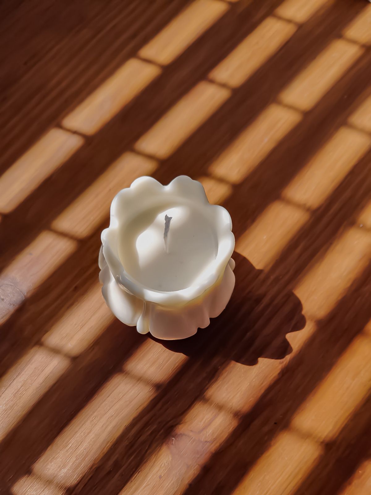 Bougie décorative en forme de fleur de tulipe. Made in France, Décoration printemps des beau jours. cadeau de mariage, anniversaire et d'entreprise.