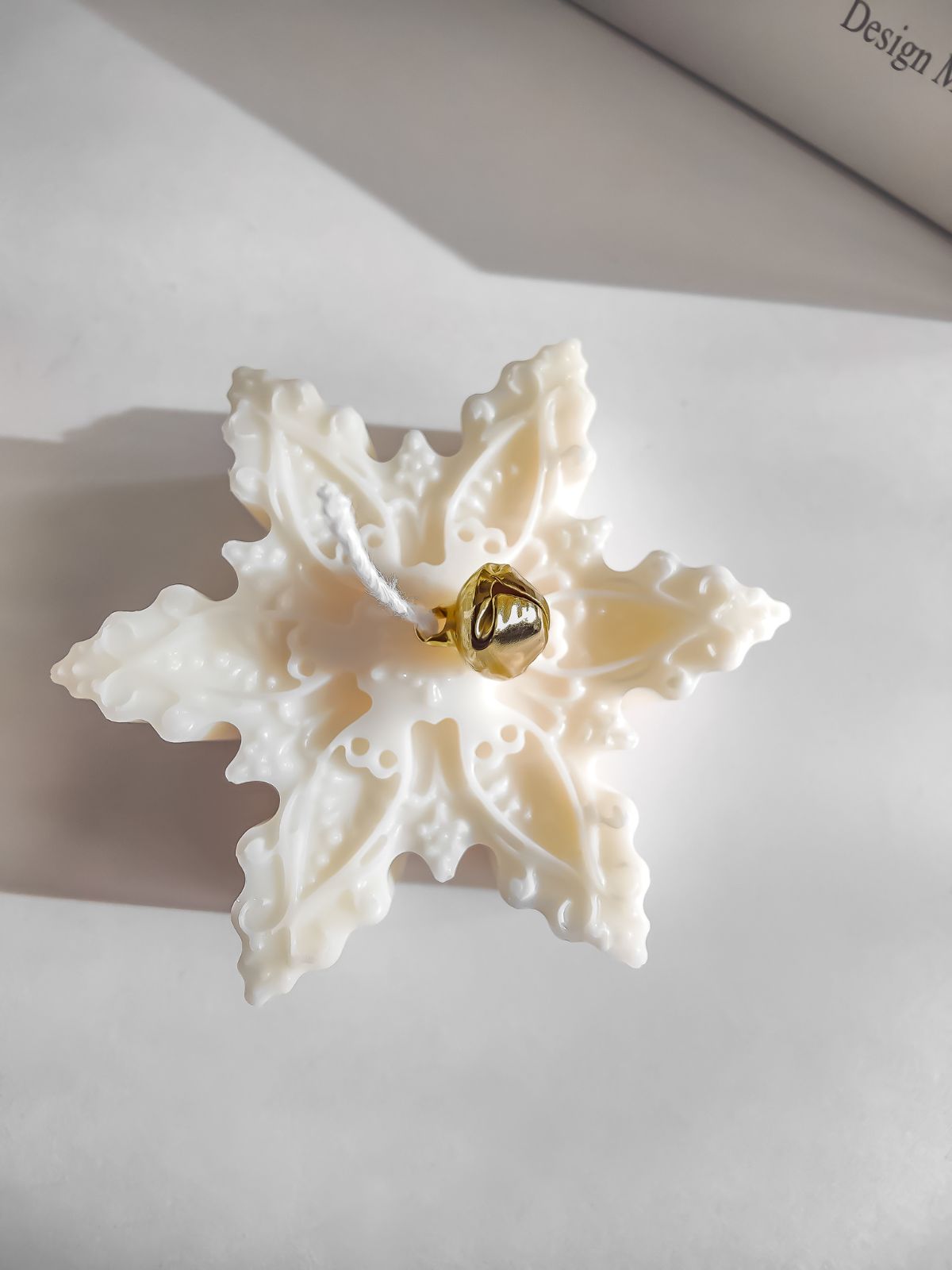 bougies flocon de neige sculptées en cire de soja naturelles. bougies artisanales, fabriquées en France à Lyon