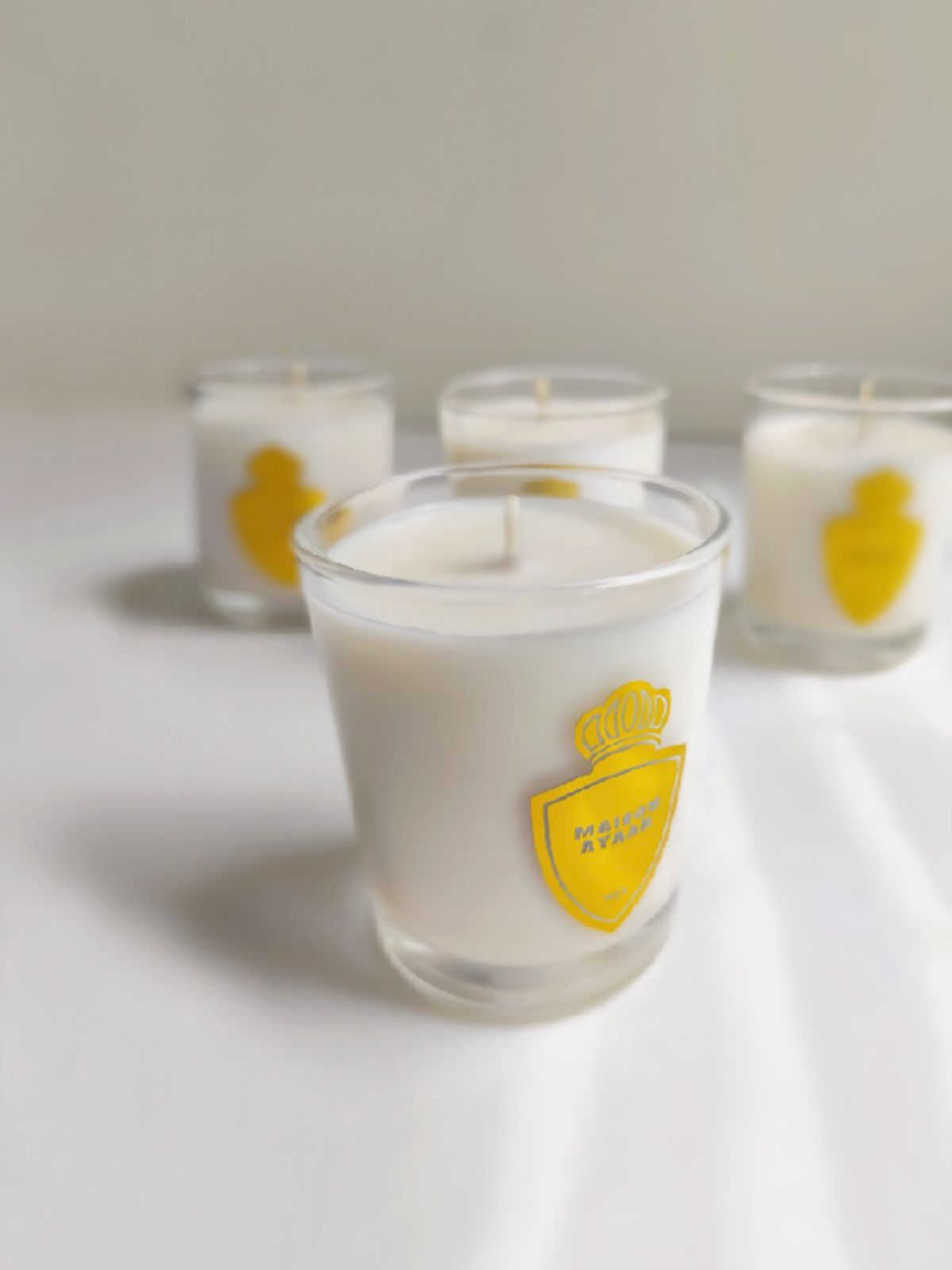 Bougie parfumée franboise caramel, parfum de Grasse, cire vegetale et fabriquée en France. Parfumerie de maison. parfum sucré et boisé.