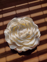 Grande Bougie pivoine naturelle- Maxi Bougie en fleur une décoration sculpturales et fantaisiste pour une touche glamour de son intérieur.