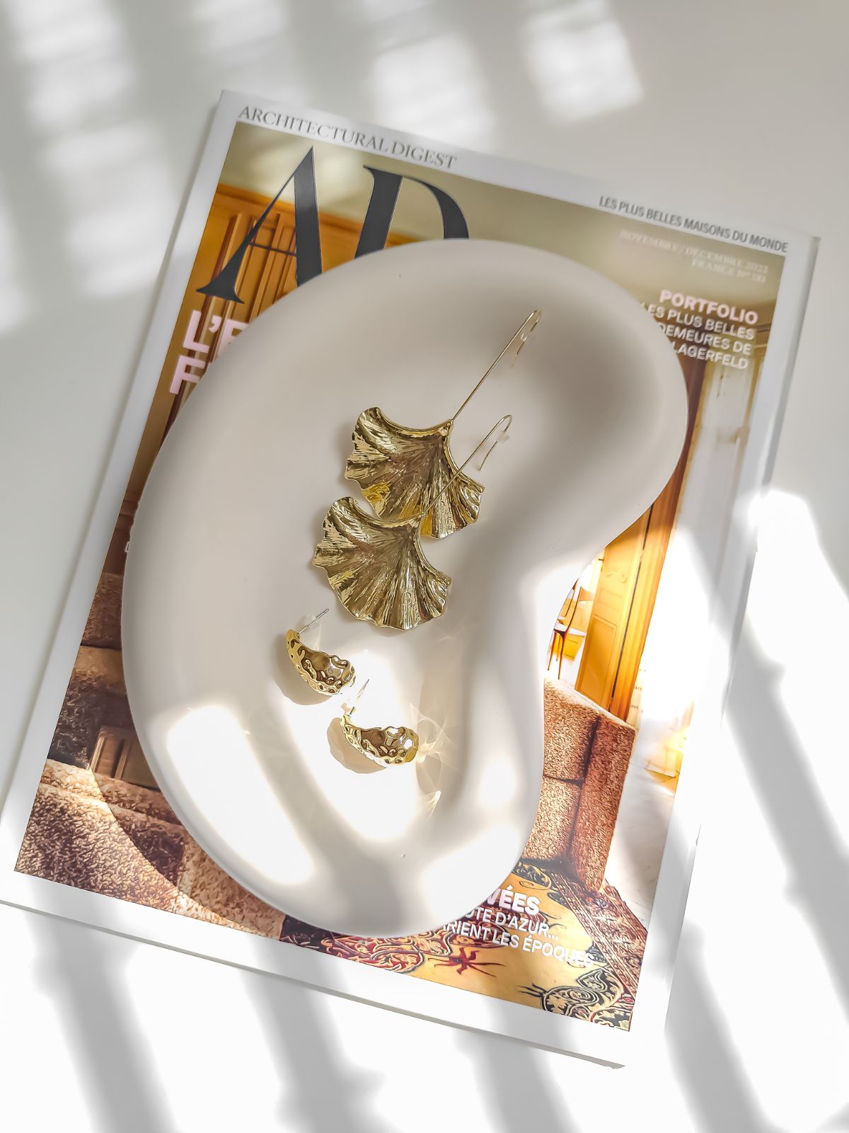 Vide poche et objet décorative minimaliste et épurée. Plateau de rangement pour bijoux.  Bol décoratif  de table au courbe arrondi. objet déco style scandinave ou japandi.