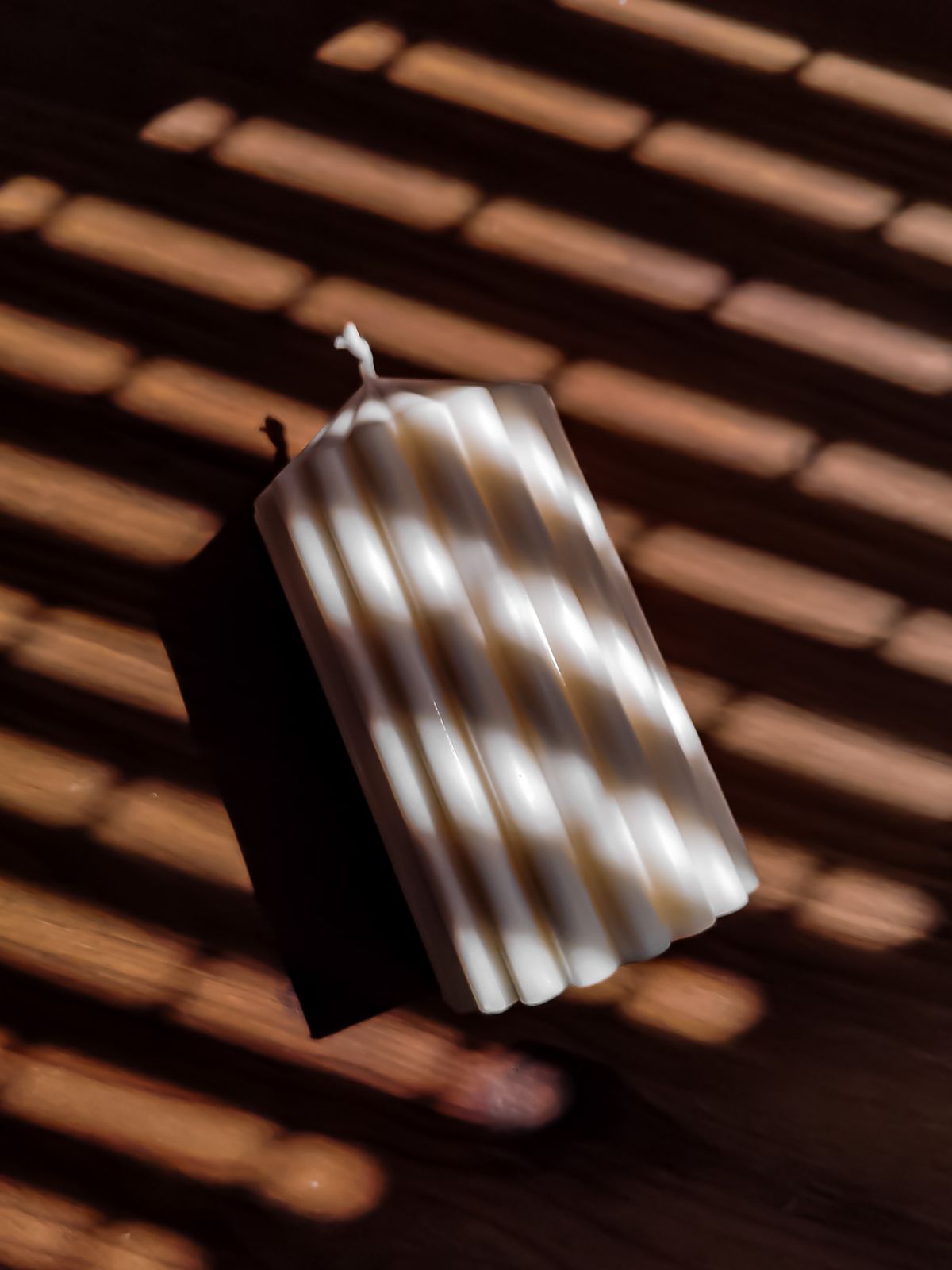 Bougie pilier cotelée