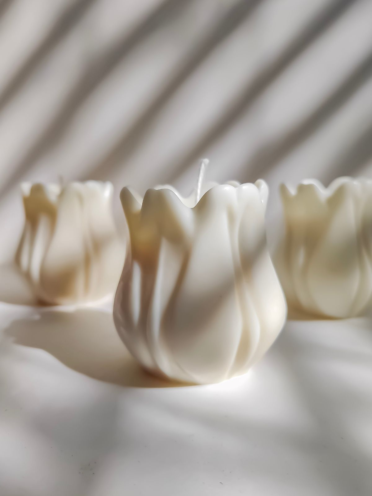Bougie décorative en forme de fleur de tulipe. Made in France, Décoration printemps des beau jours. cadeau de mariage, anniversaire et d'entreprise.