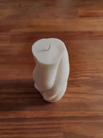 bougie pilier sculptural de table. bougie naturelle d'intérieur fait main en France. bougie parfumée intense.