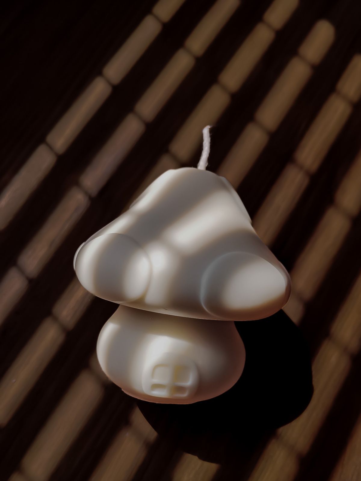 Bougie Décorative en forme champignon. Bougie naturelle en cire végétale. Décoration sculpturale pour une ambiance rustique, naturelle et cratif.