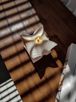 BOUGIE SCULPTURAL design  EN FORME DE CUBE DESIGN. bougie allumé pour une ambiance cosy
