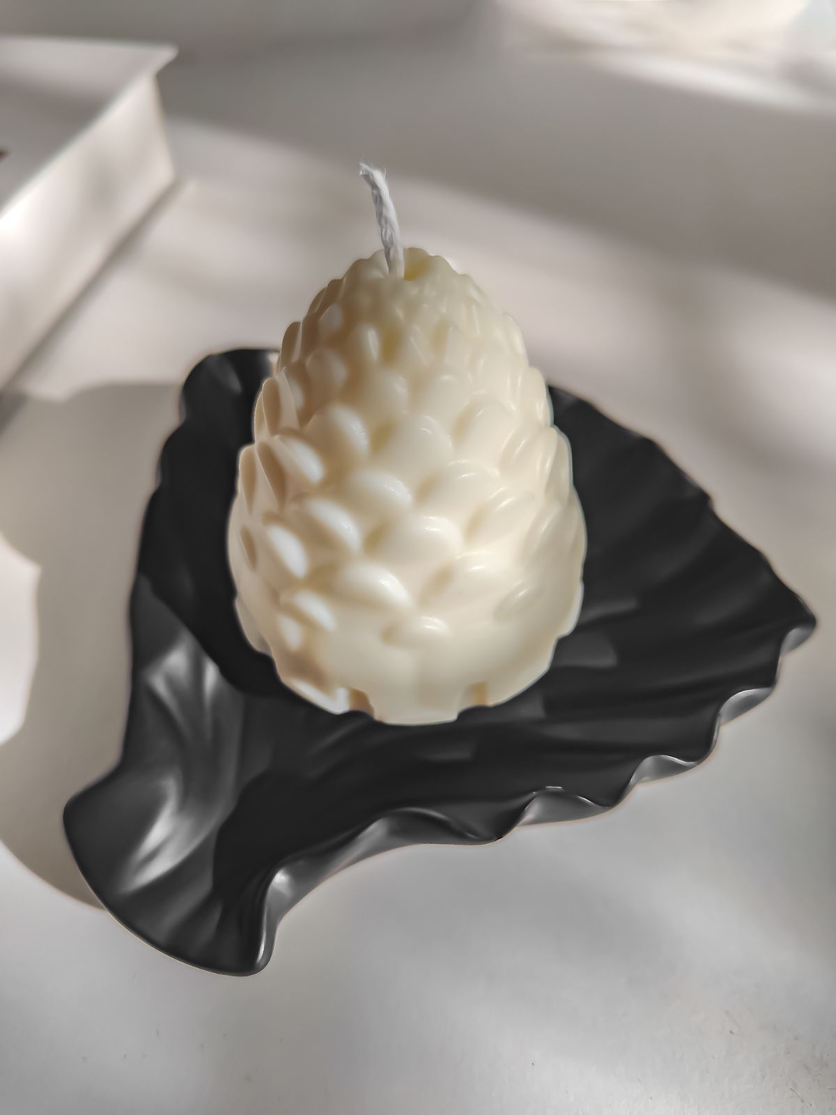 bougie decorative pomme de pin naturelle, fabrication artisanale, cire végétale. déco fantaisie et sympa Accessoire de tabLe, bougie POMME DE PIN pour la touche créative