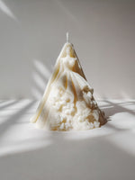 bougie en forme de robe de marié, décoration mariage. Bougie robe de marié artisanale et parfué. décoration mariage et cadeau invité. fait main en France. déco luxe, raffiné et chic pour un mariage.