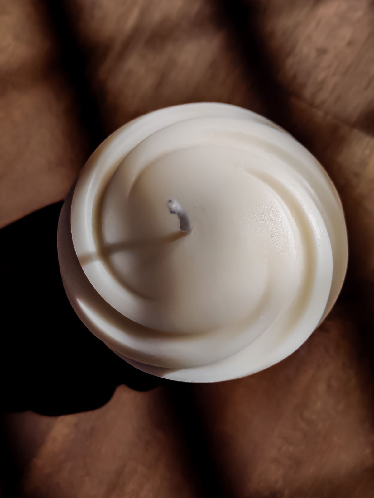 bougie en forme de sphère décorative  artisanal & parfumée. bougie ronde naturelle en cire végétale de soja