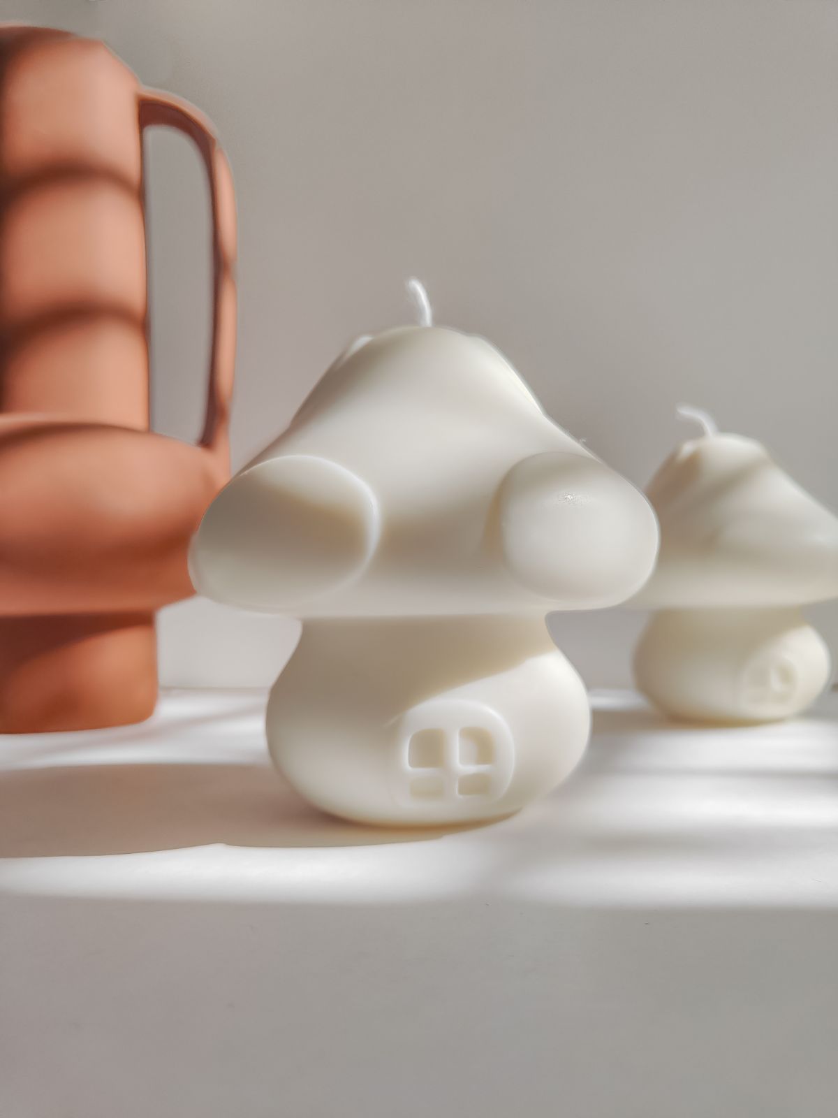 Bougie Décorative en forme champignon. Bougie parfumée déco et fabriquée en cire végétale naturelle. Décoration sculpturale pour une ambiance rustique, naturelle et cratif.