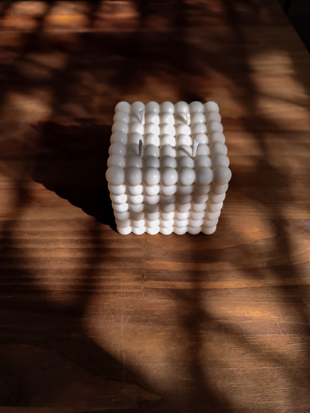 Bougie big bubble parfumée. Grande bougie artisanale naturelle. décoration esthétique de couleur neutre pour décorer son intérieur. bougie artisanale, parfumée et 100% naturelle en cire de soja. Fabrication Française.