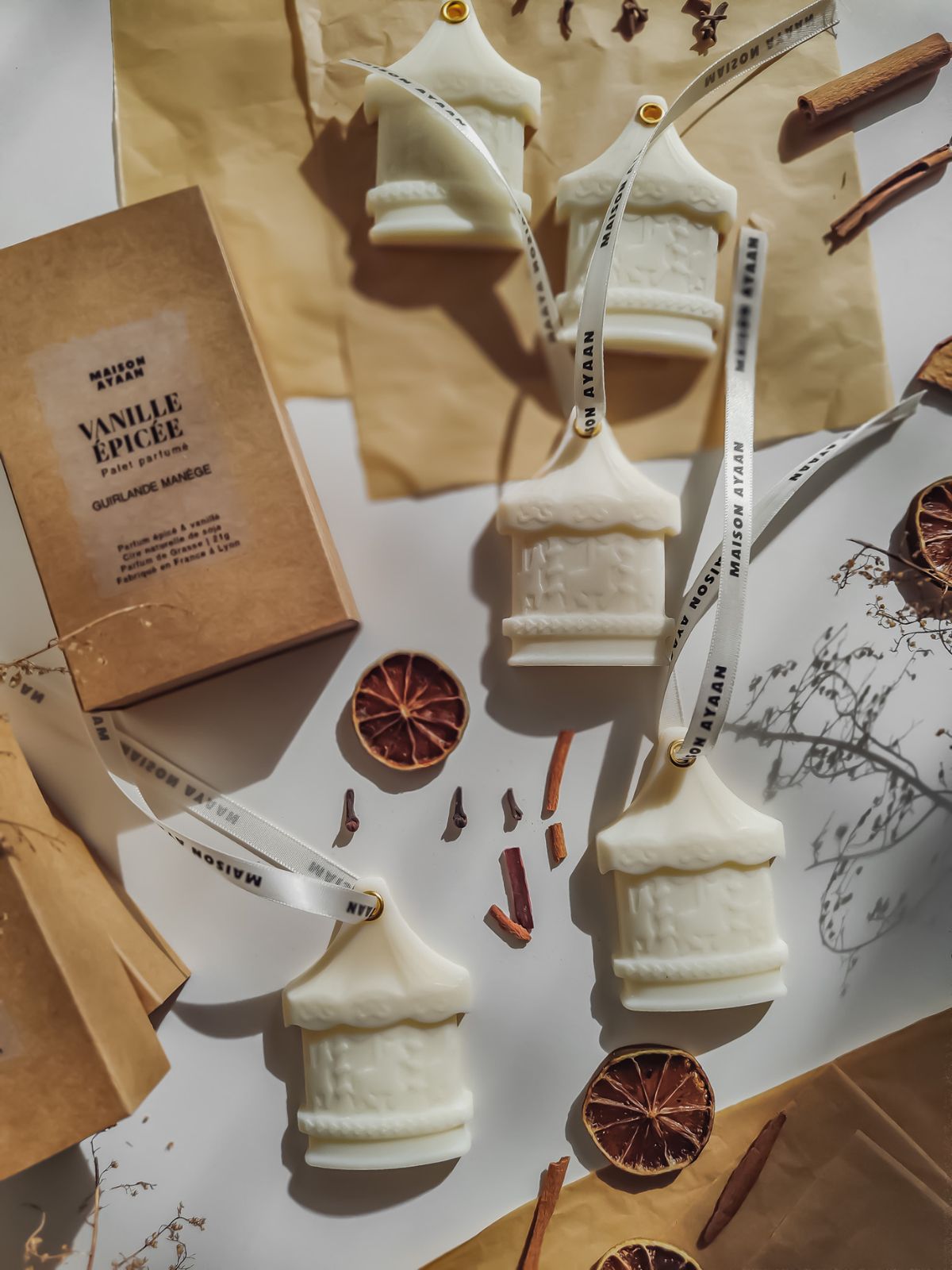 SUSPENSION PARFUME VANILLE EPICE