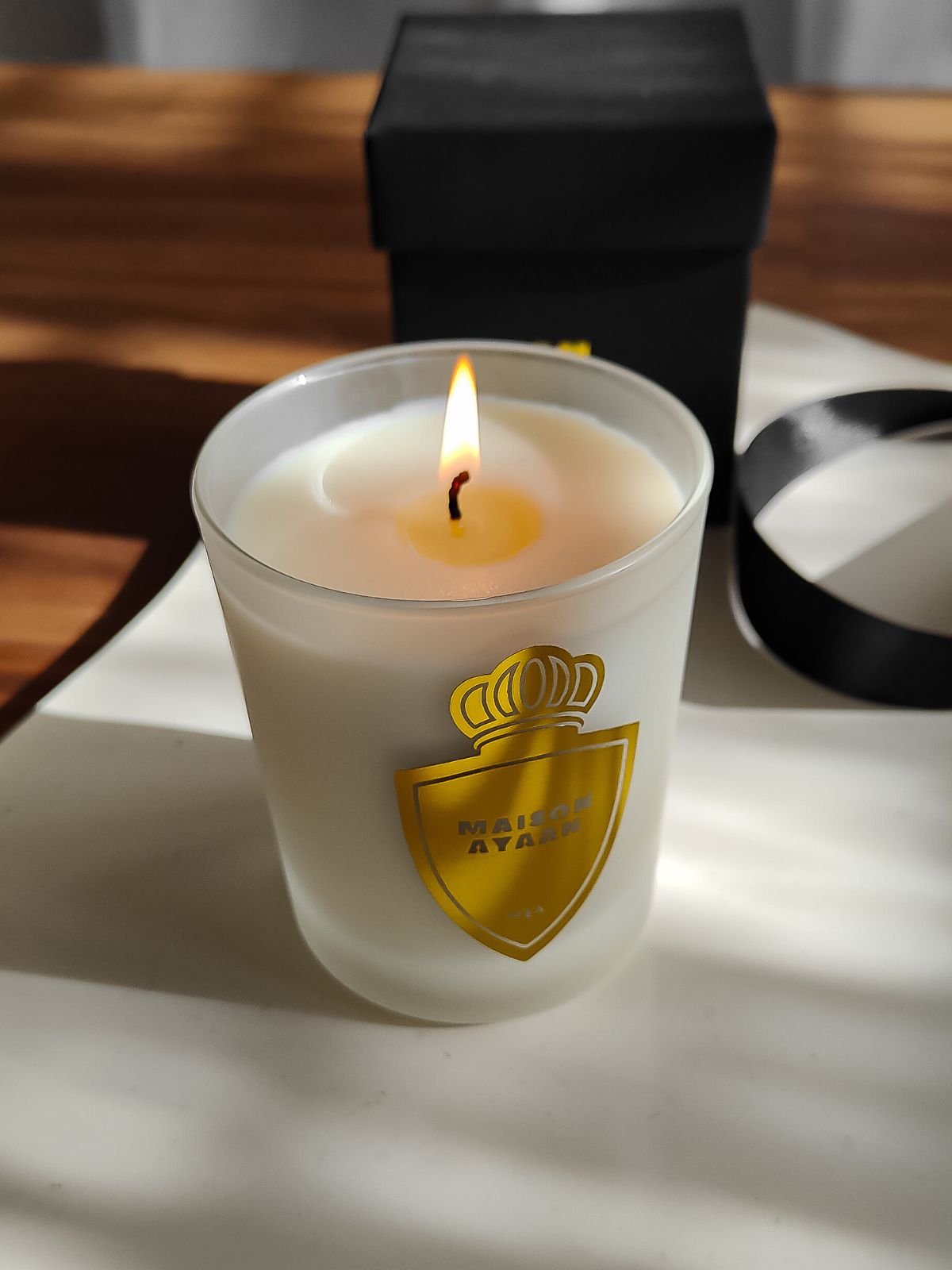 PARFUM FRAIS QUI SENT LA NATURE. BOUGIE PARFUMEE DE LUXE 
MADE IN FRANCE PARFUM DE GRASSE ARTISANAT FRANCAIS DE QUALITE.SENTEUR DOUCE ET FRAICHE COMME DANS UN JARDIN AU PETIT MATIN