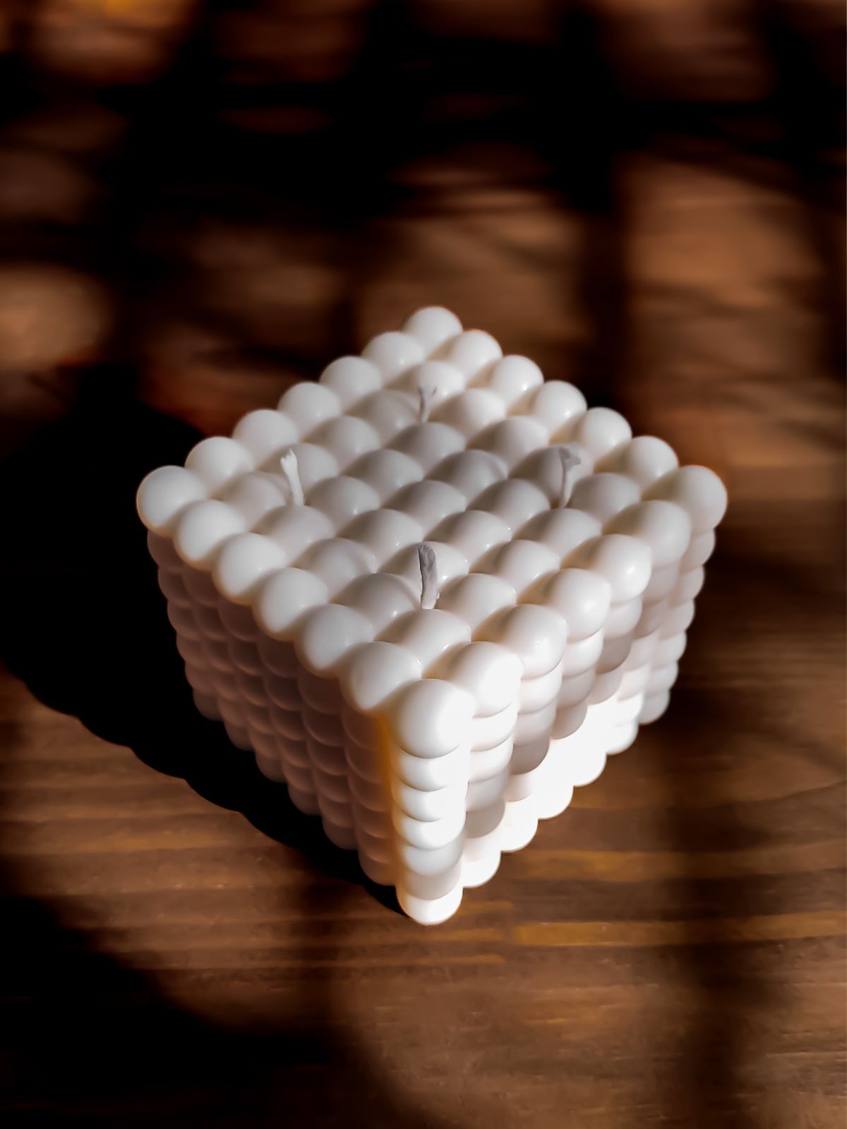 Bougie big bubble parfumée. Grande bougie artisanale naturelle. décoration esthétique de couleur neutre pour décorer son intérieur. bougie artisanale, parfumée et 100% naturelle en cire de soja. Fabrication Française.