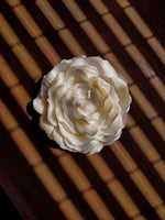 Grande Bougie pivoine naturelle et parfumée - Maxi Bougie en fleur une décoration sculpturales et fantaisiste pour une touche glamour de son intérieur.