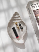 Plateau coquille à bijoux, Un plat à biblot simple et facile à intégrer dans vos pièces de la maison.
