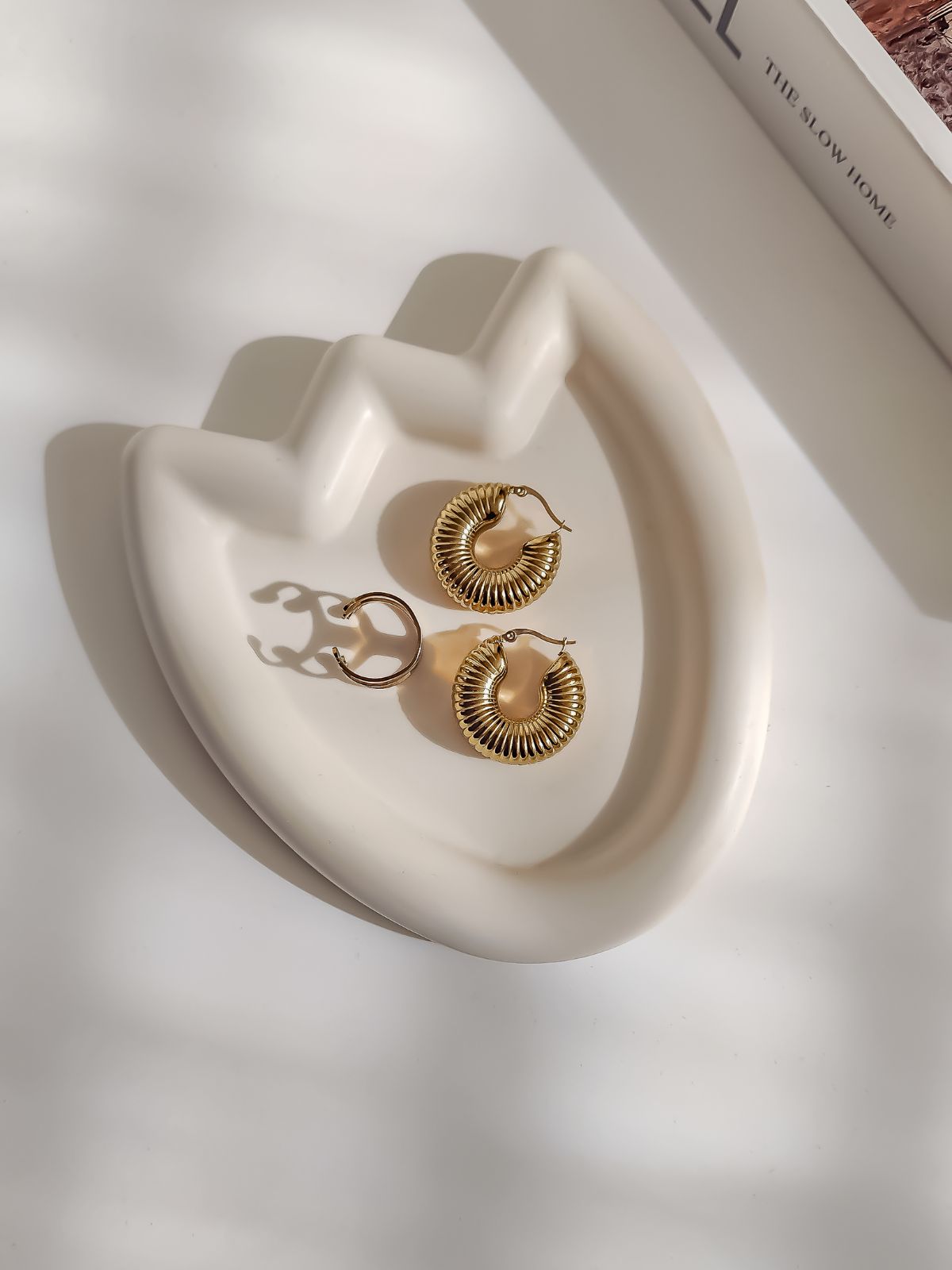 un plateau en forme de tulipe pour decorer sa chambre comme vide poche ou porte bijoux.