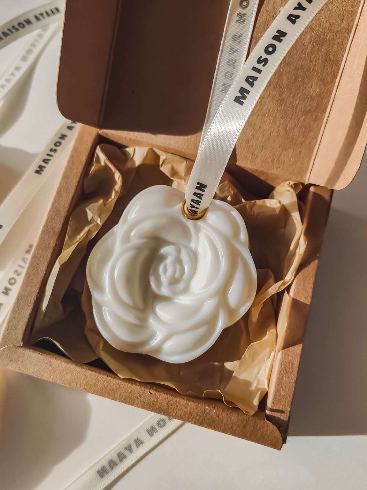 Palet parfumé en cire  pour parfumer garde rode, placard et tiroir. idee cadeau femme. suspension parfumé au senteur de la fleur de Néroli. parfum floral frais et de linge propre